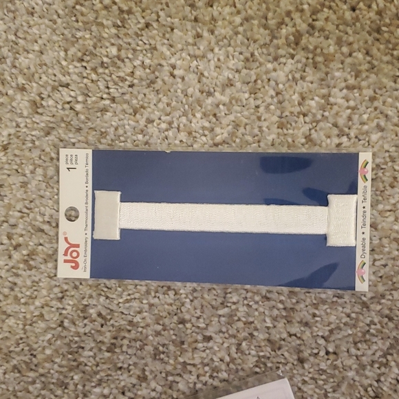 ASSORTED PEEL N STICK & IRON-ON PATCHES - Picture 4 of 10